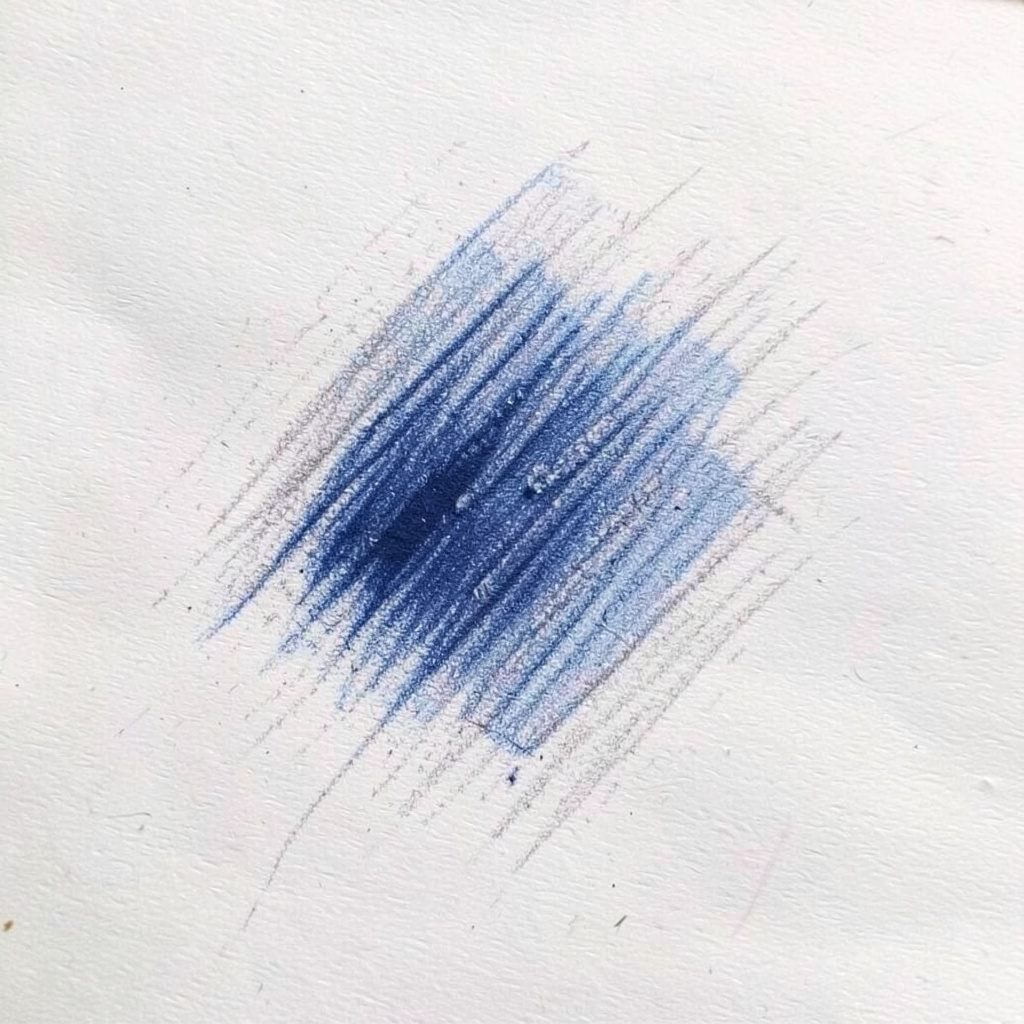 Bijou vintage dessiné au crayon, tons sépia et ombres douces